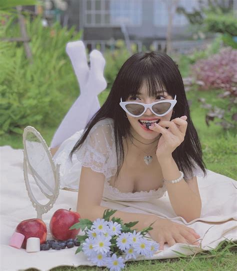 Hot girl cầm bảng tên trong Rap Việt được dân mạng săn lùng lộ ảnh đời thường cực hot