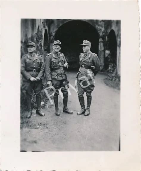 FOTO WK II Wehrmacht Soldaten Offizier Orden Frankreich France K1 33