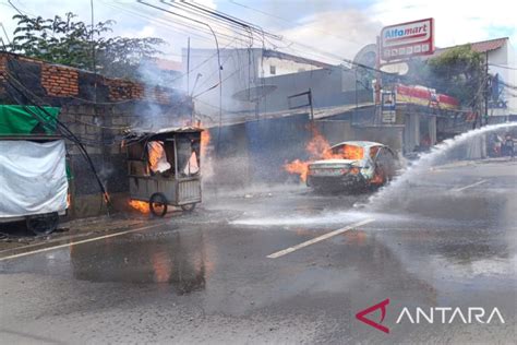 Mobil Sedan Bawa Tabung Gas Terbakar Di Cakung Antara News