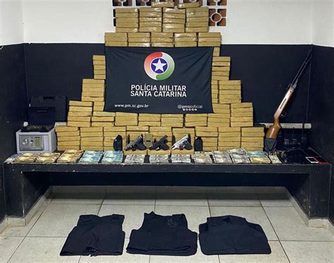 Bope apreende mais de 200 quilos de crack dólares e armas em Barra