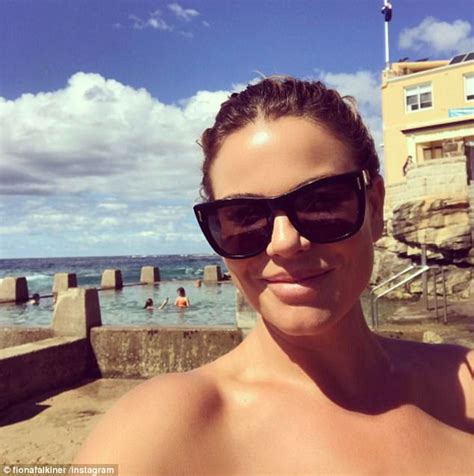 Fiona Falkiner Shows Off Incredible Figure In Black Bikini Daily Mail Online