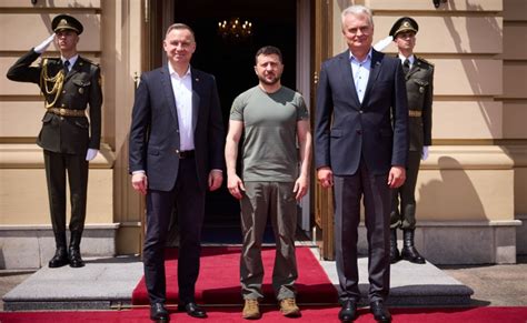 Група підтримки, яка виступає за стовідсотковий вступ України до НАТО ...