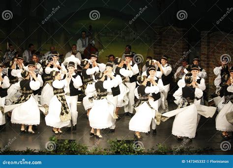 Timisoara Rumania Bailarines Rumanos En Traje Tradicional