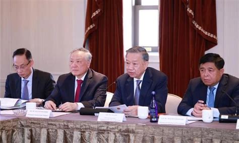 越共中央总书记、国家主席苏林出席半导体和人工智能产业发展座谈会 - 中文页面 - 中文页面 