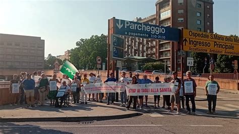 Protesta Davanti All Ospedale Di Udine