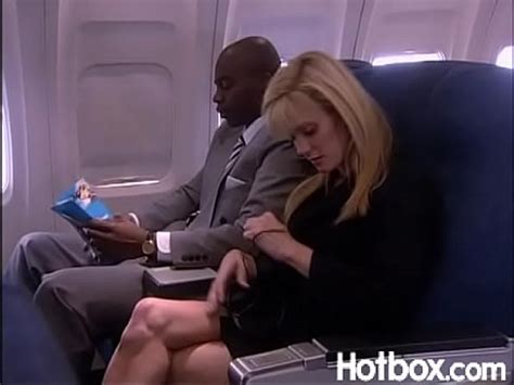 Juli Ashton se folla a ginger linn en avión XVIDEOS