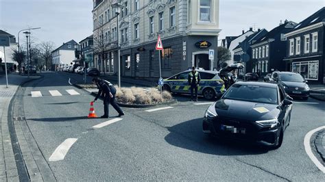 Gas Alarm In Wermelskirchen Feuerwehr R Ckt Zu Abc Einsatz Aus