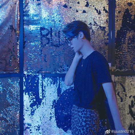 Justin 200831 jjjustin0219 weibo update blue 藏在孤单的夜里 blue 充斥黑白的电影