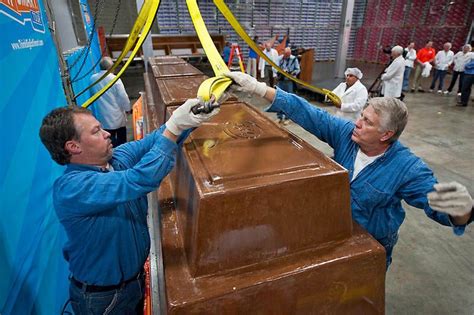 News Hump: World Largest Chocolate Bar