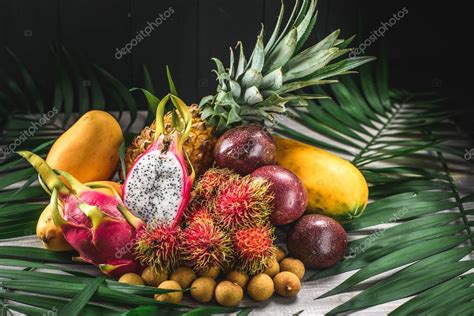 Conjunto De Frutas Exóticas Surtido De Frutas Tropicales De Piña Fruta Del Dragón Rambután