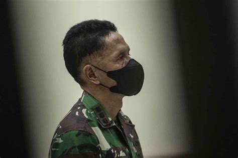 FOTO Tatapan Kosong Kolonel Inf Priyanto Usai Divonis Penjara Seumur Hidup