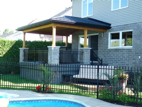 Patios Cl Tures Traditional Deck Montreal By Construction