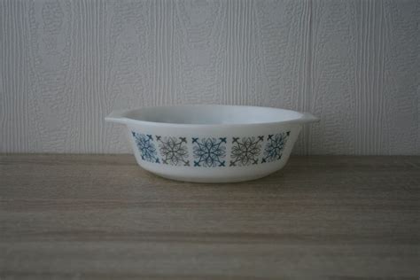 Pyrex Casserole Dish In Chelsea Pattern Basin Kitchenalia Etsy UK