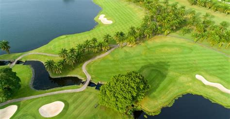 Tiro De Drone De Vista A Rea De Fairway De Campo De Golf Verde Hermoso