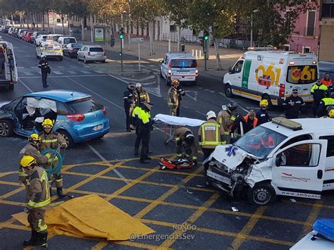 Gelán Noticias Un Accidente Entre Una Ambulancia Y Un Turismo En La