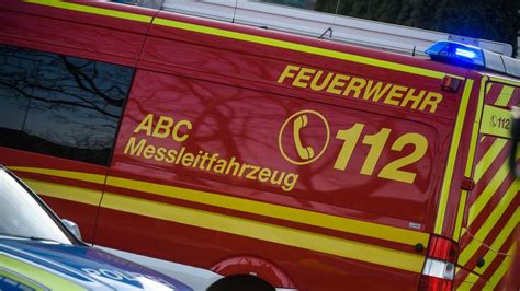 Mit Stickstoff Beladener Lkw Umgekippt Stau Auf Der B Im Kreis L Neburg