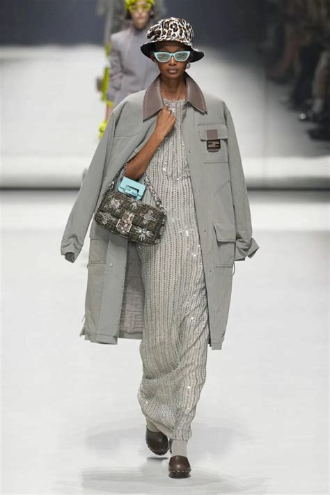 Fendi Resort 2023 - 25 years Fendi Baguette - RUNWAY MAGAZINE ® Official