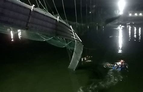 Jembatan Berusia Tahun Di India Ambruk Orang Tewas