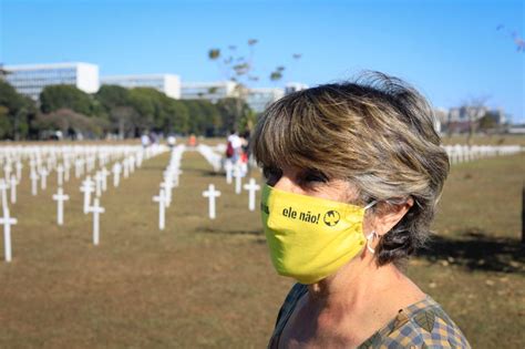 Mil Cruzes Protesto Por Mortos Da Covid 19 Na Esplanada Critica