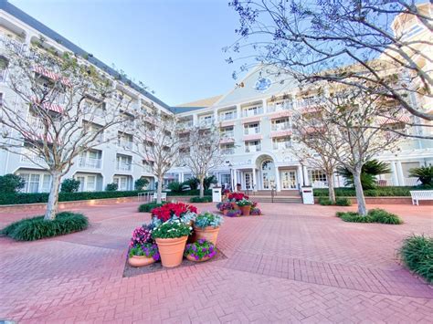 The Ultimate Disney Yacht Club Review + Insider Tips - Disney Trippers