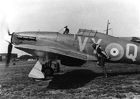 Asisbiz Hawker Hurricane I RAF 85Sqn VYQ 1940 01