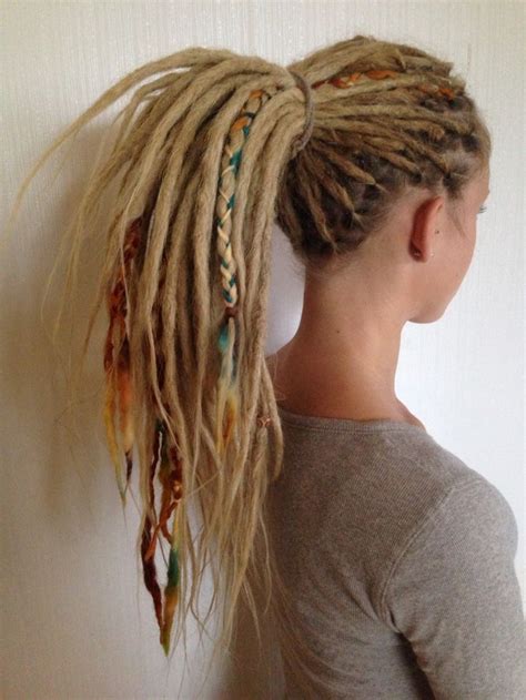 Dreadlocks With Yarn Braids As Decorations Hair Dreadlocks Frisuren Dreadlock Frisuren