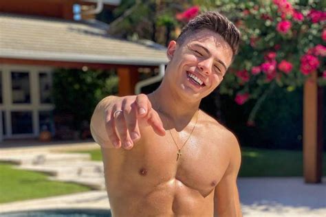 Vazam Semi Nudes De Thomaz Costa No Onlyfans