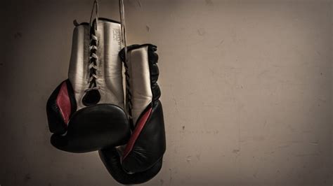 Boxing Gloves Hanging HD Wallpaper - WallpaperFX