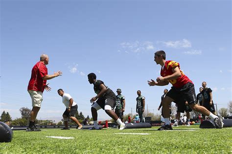 49ers Coach Jim Tomsula Talks To High School Coaches Players