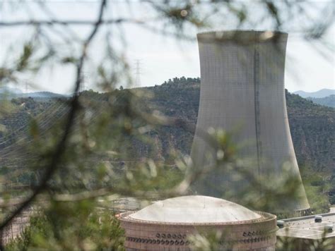 Aturats els dos reactors de la nuclear dAscó arran duna avaria amb