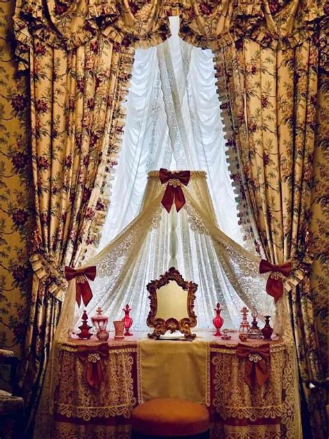 Floral Curtains and Draperies In Home Décor