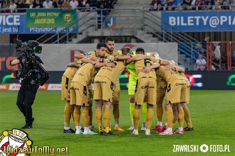 Wiemy Wi Cej O Klauzulach W Umowach Widzewiak W Widzew Pl