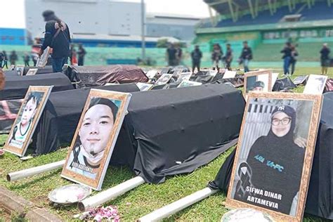 Keranda Dan Keluarga Tragedi Kanjuruhan Turun Ke Jalan Berharap Keadilan