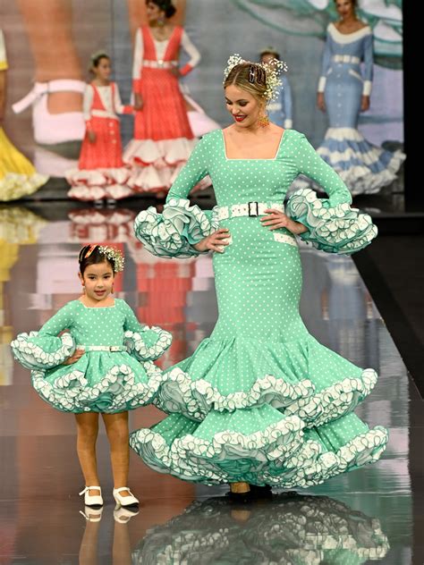 Traje de flamenca verde lunares - Sara de Benítez | Diseñadora de moda