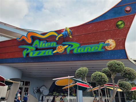 Alien Pizza Planet Overview | Disneyland Park Dining - DVC Shop