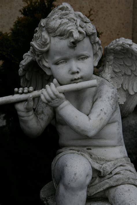 Beautiful Angel Statues - Photos - The Graphics Fairy