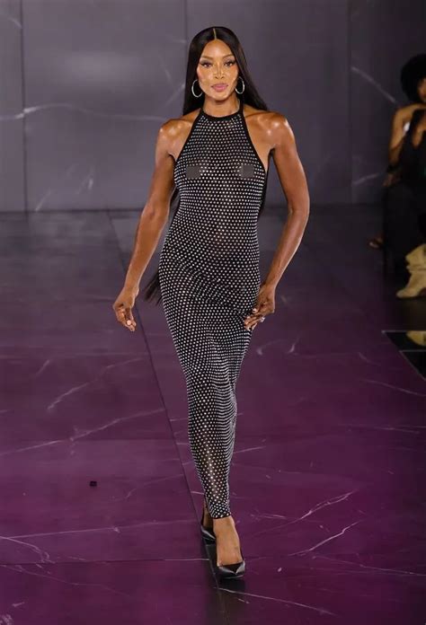 Naomi Campbell Runway Fall