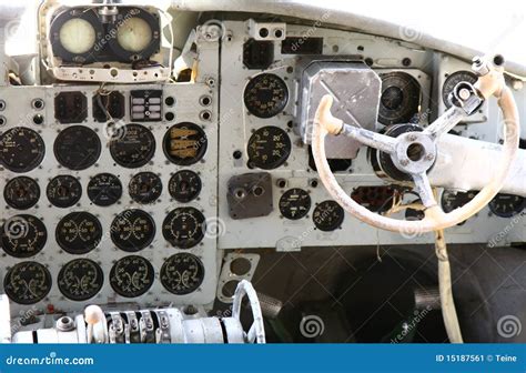 Cockpit Van Een Oud Vliegtuig Stock Afbeelding Image Of Hemel