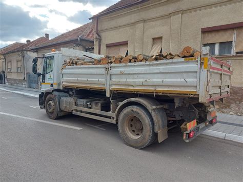 Dvadeset Dva Domaćinstva U Gradu Dobila Po Dva Kubika Ogrevnog Drveta