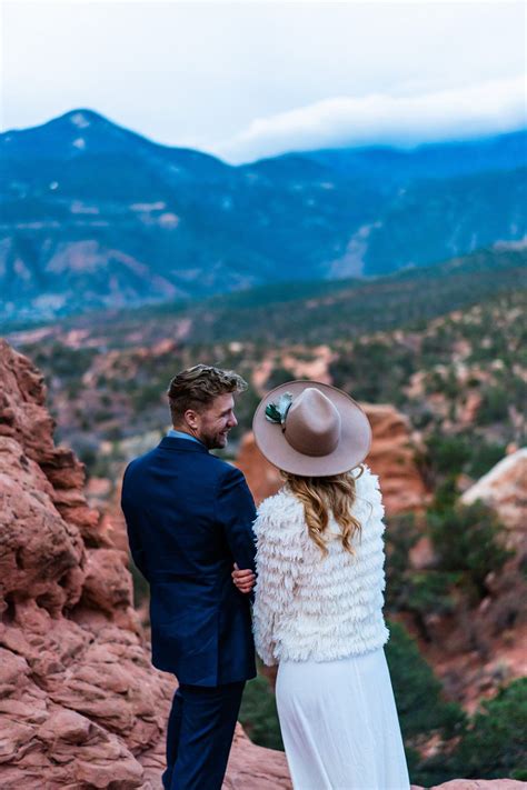 Stylish Garden of the Gods Engagement Photos - Run Wild With Me Photography