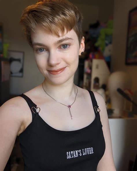 Emma Thorne (Youtuber) : r/TradTomboys
