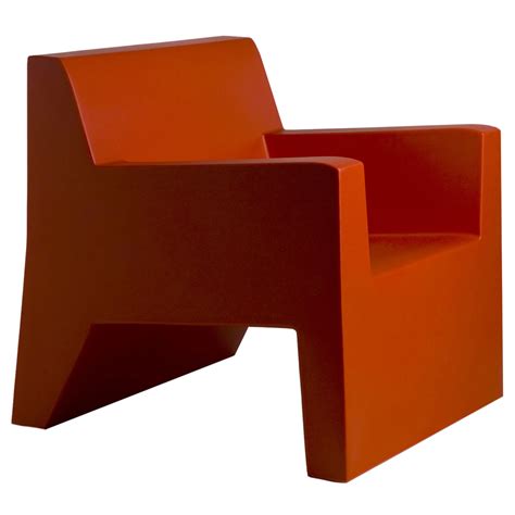 Modern Jut Lounge Chair | Zuri Furniture