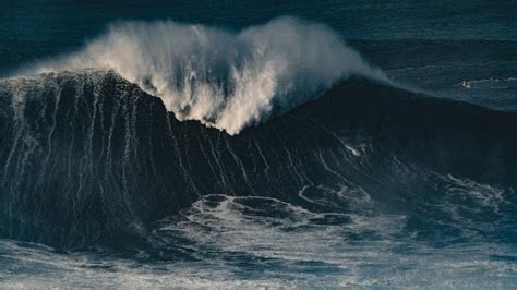 Márcio Freire por que as ondas de Nazaré são tão grandes