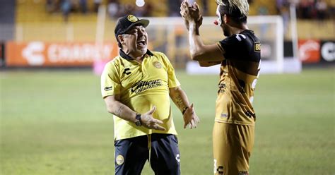 Diego Maradona Es El Nuevo Entrenador De Gimnasia Y Esgrima La Plata