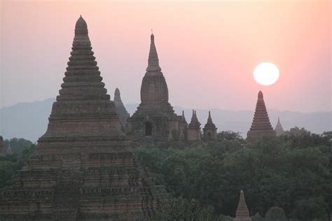 Full Day Bagan Temple Tour: Triphobo