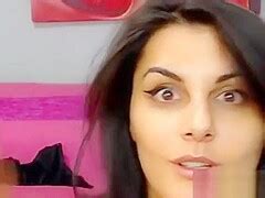 Gorgeous Webcam Babe Plays PornZog Free Porn Clips