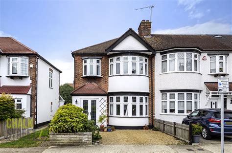 Glenwood Drive Gidea Park Rm2 Chalk Street Estates