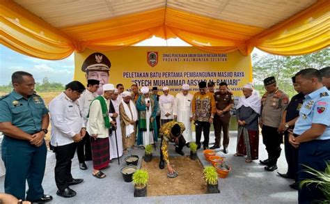 Bersama Para Ulama Gubernur Kalsel Letakan Batu Pertama Pembangunan