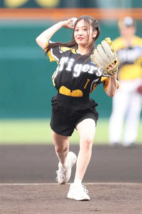 ＜神・巨＞ 始球式を務めた川上千尋さん （撮影・須田 麻祐子） ― スポニチ Sponichi Annex 野球