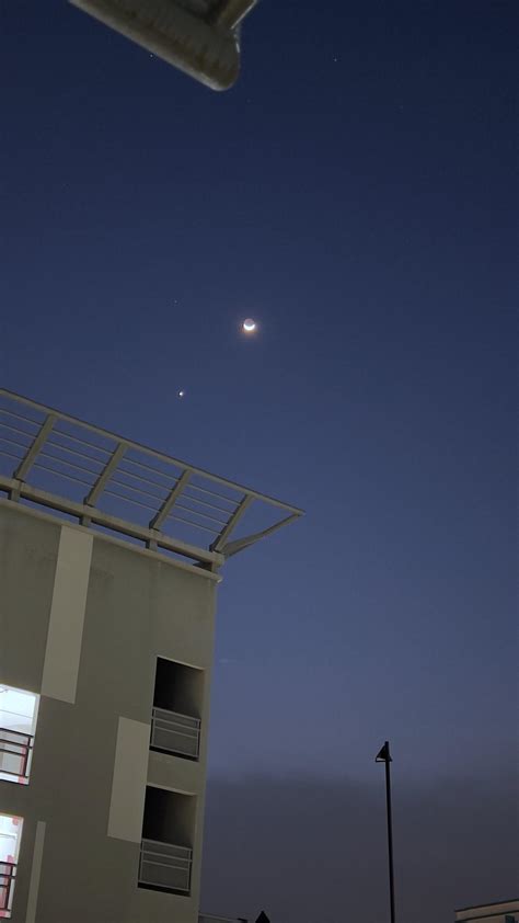 Moon Venus And Mars Formed A Triangle Over Western Sky Right Now R